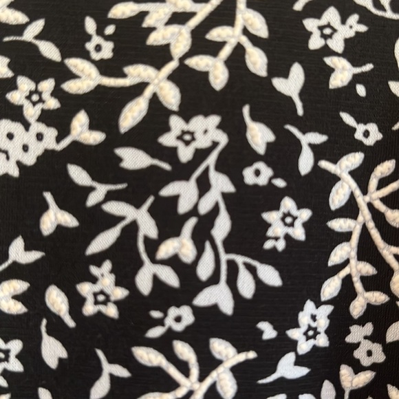 Beautiful flattering dress with flared splits sleeves three-quarter length - Picture 3 of 6